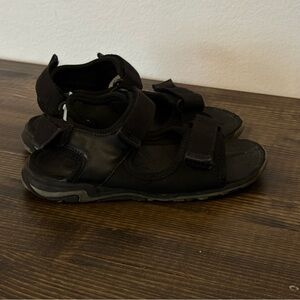 Old Navy Webbed Hybrid Hiking Sandals for Kids
Color: Black
Size:13